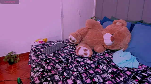 Snapshot of JulianaMiller chatting on 01-21-25, 02:22 JulianaMiller online show from 01-21-25, 02:22