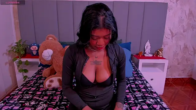 Snapshot of JulianaMiller chatting on 01-25-25, 02:04 JulianaMiller online show from 01-25-25, 02:04