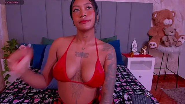 Snapshot of JulianaMiller chatting on 02-05-25, 01:26 JulianaMiller online show from 02-05-25, 01:26