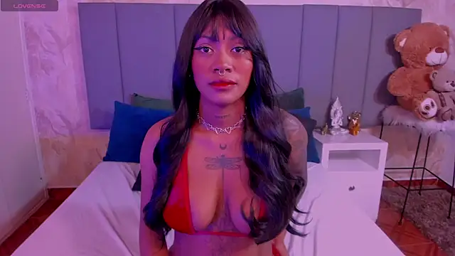 Snapshot of JulianaMiller chatting on 02-15-25, 02:37 JulianaMiller online show from 02-15-25, 02:37