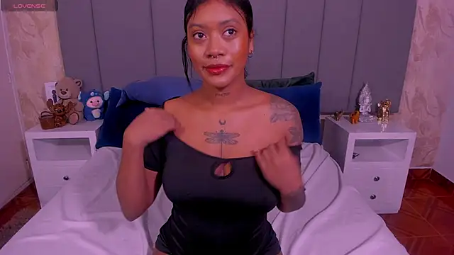 Snapshot of JulianaMiller chatting on 03-12-25, 02:20 JulianaMiller online show from 03-12-25, 02:20