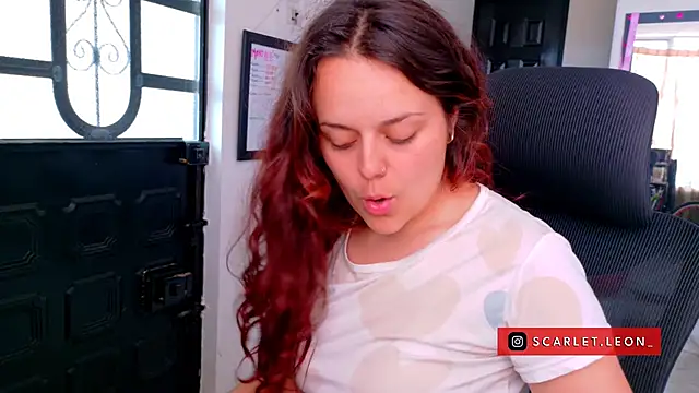 Scarletleon77 online show from 07-06-26, 06:10