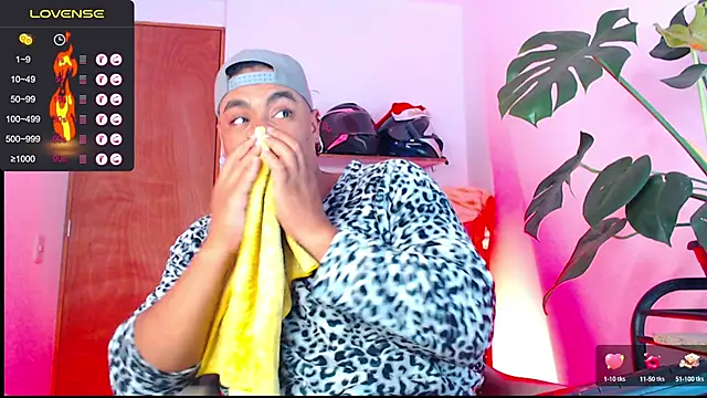 Snapshot of yosoy_enzo2020 chatting on 12-29-24, 04:27 yosoy enzo2020 online show from 12-29-24, 04:27