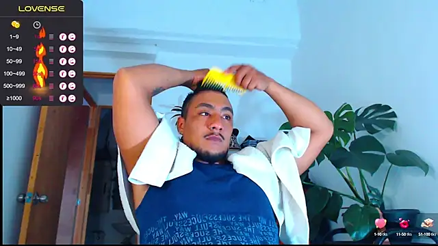 Snapshot of yosoy_enzo2020 chatting on 01-13-25, 10:45 yosoy enzo2020 online show from 01-13-25, 10:45