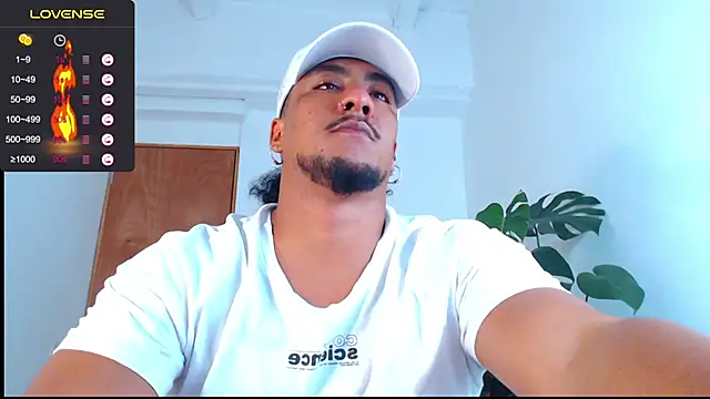 Snapshot of yosoy_enzo2020 chatting on 01-20-25, 06:21 yosoy enzo2020 online show from 01-20-25, 06:21