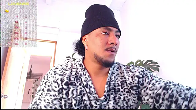 Snapshot of yosoy_enzo2020 chatting on 01-23-25, 12:52 yosoy enzo2020 online show from 01-23-25, 12:52