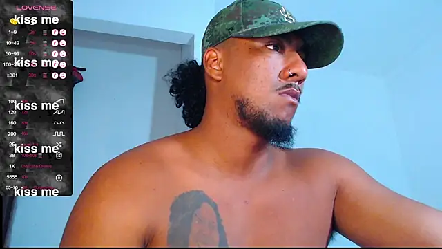 Snapshot of yosoy_enzo2020 chatting on 03-17-25, 10:49 yosoy enzo2020 online show from 03-17-25, 10:49