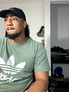 Snapshot of yosoy_enzo2020 chatting on 10-15-25, 03:17 yosoy enzo2020 online show from 10-15-25, 03:17