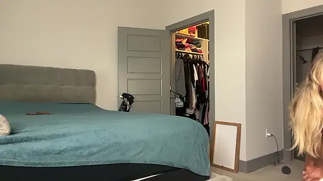 Snapshot of ElenaErickson chatting on 12-02-24, 07:49 ElenaErickson online show from 12-02-24, 07:49