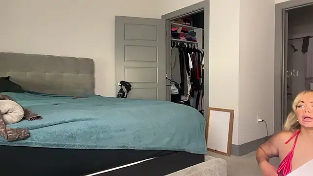 Snapshot of ElenaErickson chatting on 12-02-24, 11:07 ElenaErickson online show from 12-02-24, 11:07