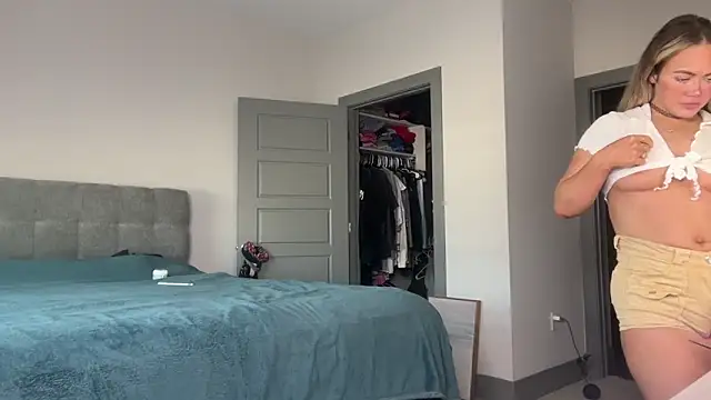 Snapshot of ElenaErickson chatting on 01-01-25, 08:58 ElenaErickson online show from 01-01-25, 08:58