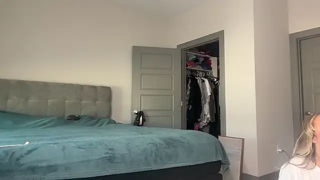 Snapshot of ElenaErickson chatting on 01-08-25, 09:01 ElenaErickson online show from 01-08-25, 09:01