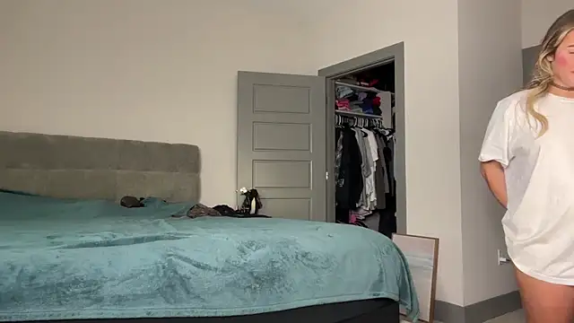 Snapshot of ElenaErickson chatting on 01-09-25, 12:03 ElenaErickson online show from 01-09-25, 12:03