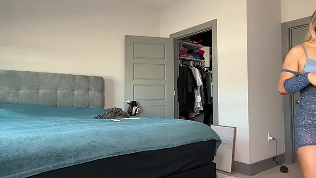 Snapshot of ElenaErickson chatting on 01-13-25, 08:04 ElenaErickson online show from 01-13-25, 08:04