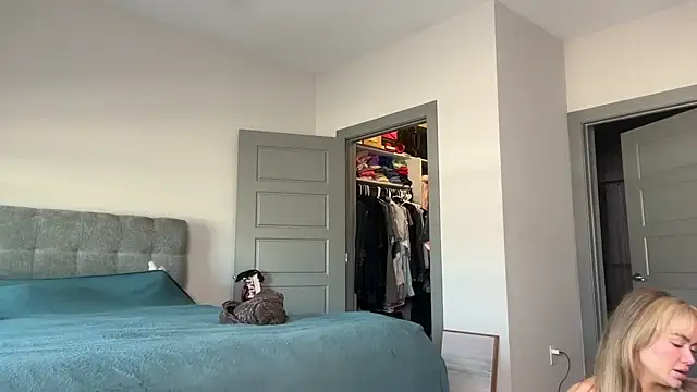 Snapshot of ElenaErickson chatting on 02-05-25, 10:01 ElenaErickson online show from 02-05-25, 10:01