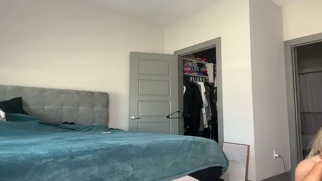 Snapshot of ElenaErickson chatting on 02-26-25, 08:00 ElenaErickson online show from 02-26-25, 08:00