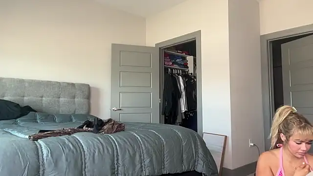 Snapshot of ElenaErickson chatting on 03-03-25, 10:52 ElenaErickson online show from 03-03-25, 10:52