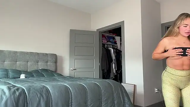 Snapshot of ElenaErickson chatting on 03-12-25, 07:59 ElenaErickson online show from 03-12-25, 07:59