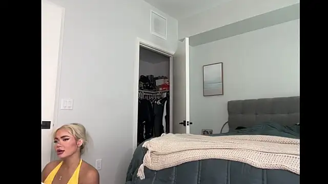 Snapshot of ElenaErickson chatting on 09-08-25, 07:46 ElenaErickson online show from 09-08-25, 07:46