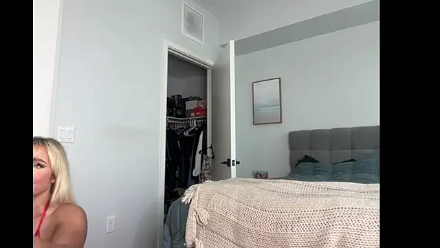 Snapshot of ElenaErickson chatting on 11-17-25, 08:03 ElenaErickson online show from 11-17-25, 08:03