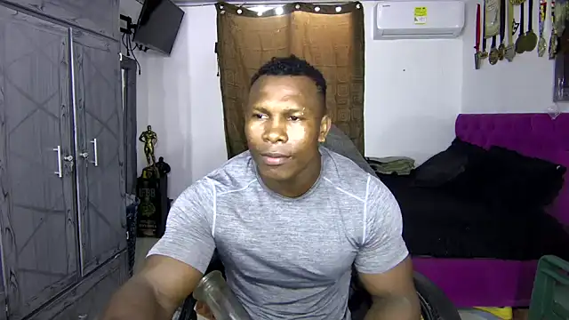 Snapshot of MedellinBlackx chatting on 10-23-25, 05:23 MedellinBlackx online show from 10-23-25, 05:23