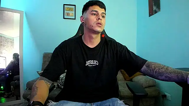 Snapshot of E_Moon chatting on 12-05-24, 03:26 E Moon online show from 12-05-24, 03:26