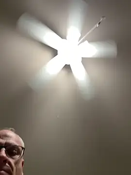 Snapshot of Ray997 chatting on 03-09-26, 02:43 Ray997 online show from 03-09-26, 02:43