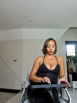 QueenTricks1 online show from 09-22-25, 11:45