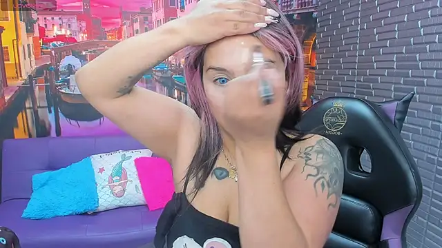 Snapshot of Small_naughty_ chatting on 01-07-26, 01:35 Small naughty online show from 01-07-26, 01:35