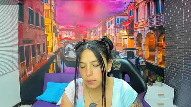 Snapshot of Small_naughty_ chatting on 01-08-26, 01:35 Small naughty online show from 01-08-26, 01:35