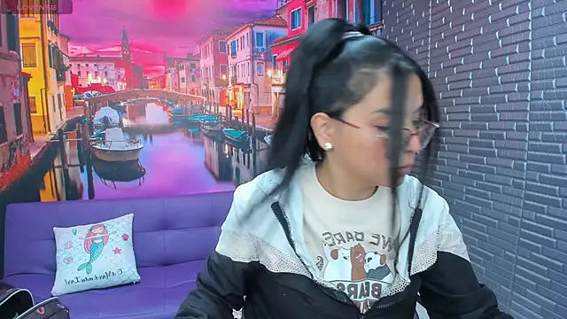 Snapshot of Small_naughty_ chatting on 01-13-26, 01:38 Small naughty online show from 01-13-26, 01:38