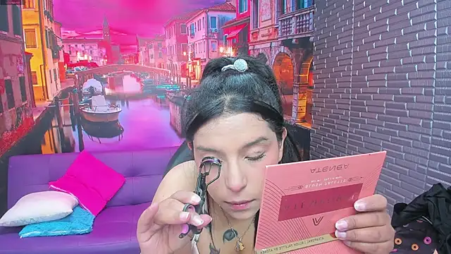 Snapshot of Small_naughty_ chatting on 01-17-26, 01:38 Small naughty online show from 01-17-26, 01:38