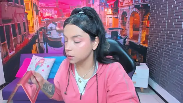 Snapshot of Small_naughty_ chatting on 02-08-26, 01:03 Small naughty online show from 02-08-26, 01:03