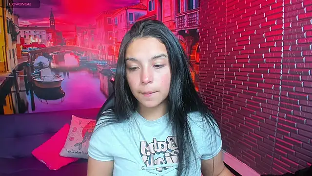 Snapshot of Small_naughty_ chatting on 02-17-26, 01:40 Small naughty online show from 02-17-26, 01:40