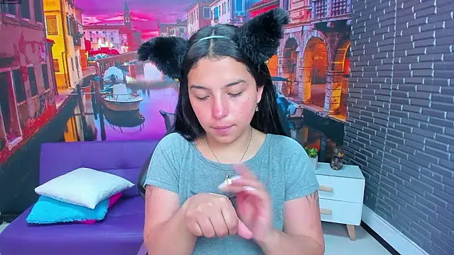 Snapshot of Small_naughty_ chatting on 03-05-26, 01:40 Small naughty online show from 03-05-26, 01:40