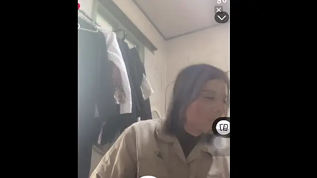 Snapshot of Beijing2000 chatting on 12-04-24, 04:54 Beijing2000 online show from 12-04-24, 04:54