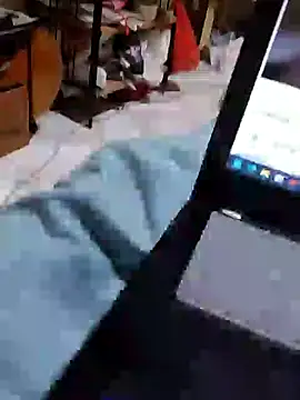 Snapshot of Beijing2000 chatting on 12-17-24, 01:05 Beijing2000 online show from 12-17-24, 01:05