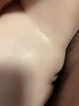 Snapshot of Beijing2000 chatting on 10-21-25, 02:01 Beijing2000 online show from 10-21-25, 02:01