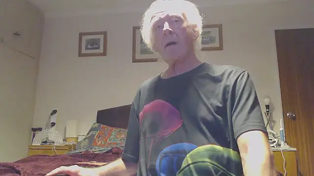 Snapshot of WaverlyKernow chatting on 12-02-24, 08:11 WaverlyKernow online show from 12-02-24, 08:11