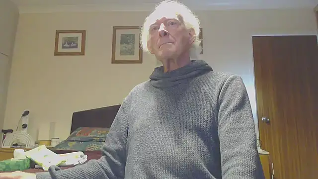 Snapshot of WaverlyKernow chatting on 12-04-24, 03:32 WaverlyKernow online show from 12-04-24, 03:32