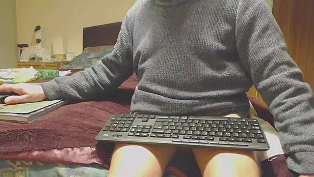 Snapshot of WaverlyKernow chatting on 12-12-24, 12:22 WaverlyKernow online show from 12-12-24, 12:22