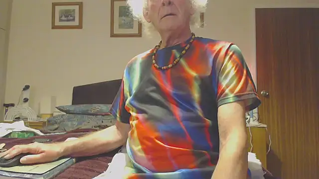 Snapshot of WaverlyKernow chatting on 12-22-24, 10:28 WaverlyKernow online show from 12-22-24, 10:28