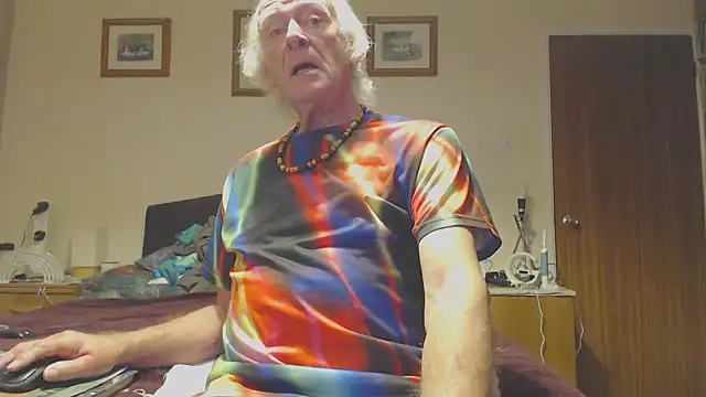 Snapshot of WaverlyKernow chatting on 12-23-24, 08:22 WaverlyKernow online show from 12-23-24, 08:22