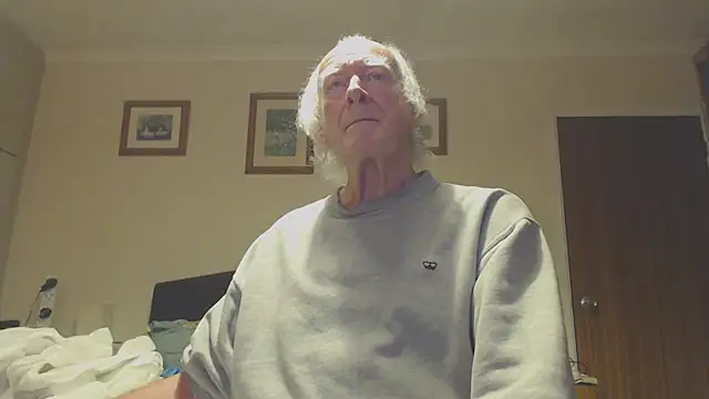 Snapshot of WaverlyKernow chatting on 12-31-24, 07:53 WaverlyKernow online show from 12-31-24, 07:53