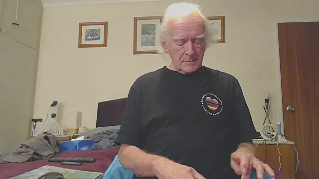 Snapshot of WaverlyKernow chatting on 01-09-25, 09:59 WaverlyKernow online show from 01-09-25, 09:59