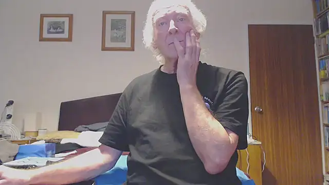 Snapshot of WaverlyKernow chatting on 01-10-25, 11:11 WaverlyKernow online show from 01-10-25, 11:11