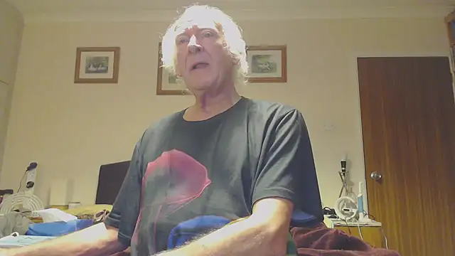 Snapshot of WaverlyKernow chatting on 01-11-25, 04:16 WaverlyKernow online show from 01-11-25, 04:16