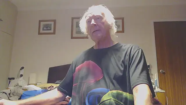 Snapshot of WaverlyKernow chatting on 01-11-25, 07:49 WaverlyKernow online show from 01-11-25, 07:49