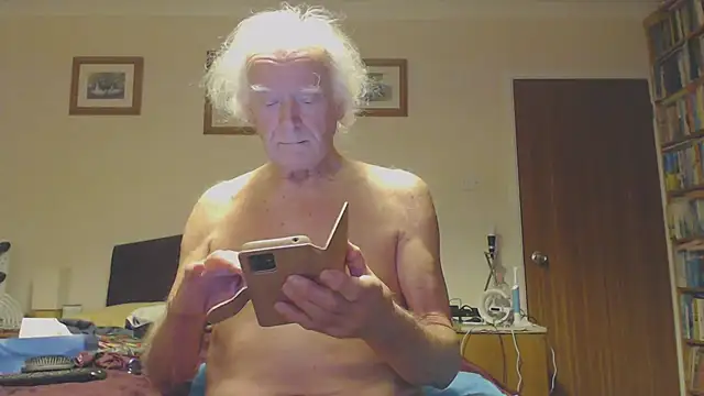 Snapshot of WaverlyKernow chatting on 01-13-25, 08:05 WaverlyKernow online show from 01-13-25, 08:05