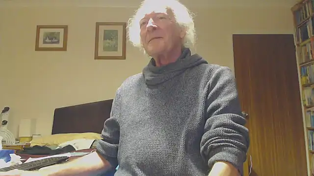 Snapshot of WaverlyKernow chatting on 01-14-25, 08:09 WaverlyKernow online show from 01-14-25, 08:09